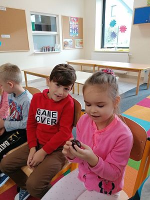  Grafika #2: JESIEŃ W SADZIE