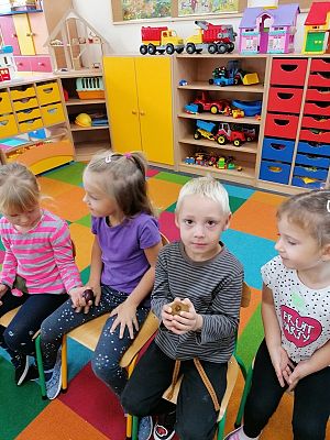  Grafika #8: JESIEŃ W SADZIE