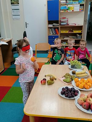  Grafika #5: JESIEŃ W SADZIE