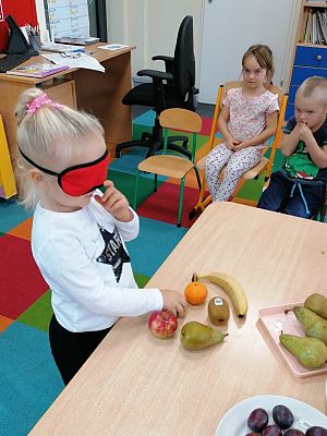  Grafika #4: JESIEŃ W SADZIE