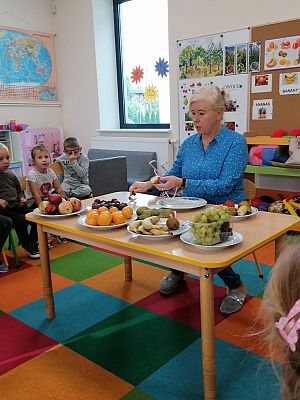  Grafika #10: JESIEŃ W SADZIE