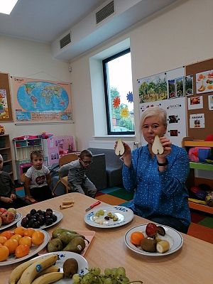  Grafika #9: JESIEŃ W SADZIE