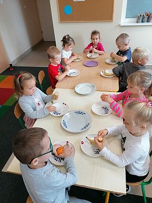  Grafika #14: JESIEŃ W SADZIE