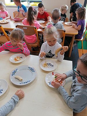  Grafika #15: JESIEŃ W SADZIE