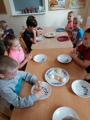  Grafika #16: JESIEŃ W SADZIE