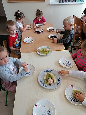  Grafika #17: JESIEŃ W SADZIE