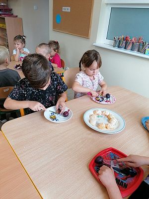  Grafika #24: JESIEŃ W SADZIE