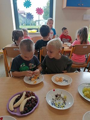  Grafika #19: JESIEŃ W SADZIE