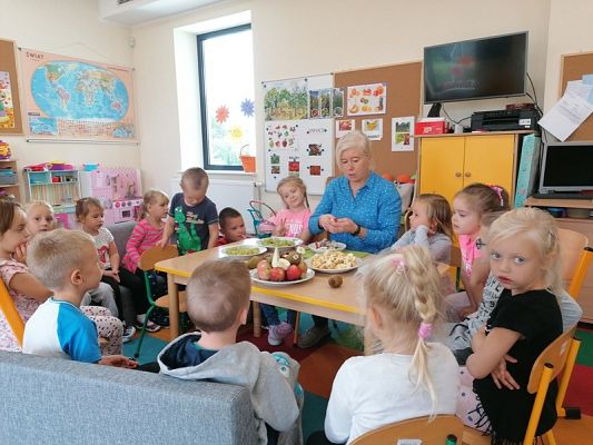  Grafika #38: JESIEŃ W SADZIE