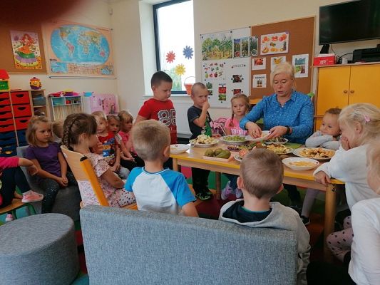  Grafika #43: JESIEŃ W SADZIE