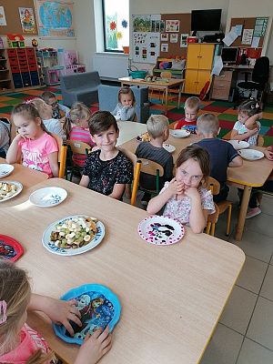  Grafika #47: JESIEŃ W SADZIE