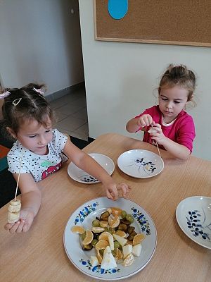  Grafika #21: JESIEŃ W SADZIE