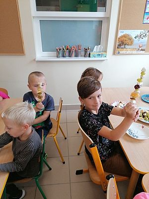  Grafika #26: JESIEŃ W SADZIE