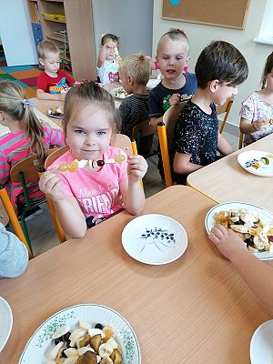  Grafika #45: JESIEŃ W SADZIE