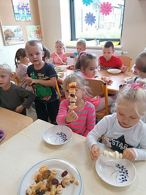  Grafika #42: JESIEŃ W SADZIE