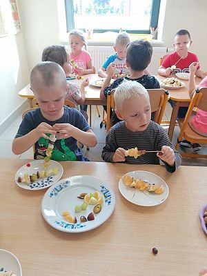  Grafika #33: JESIEŃ W SADZIE