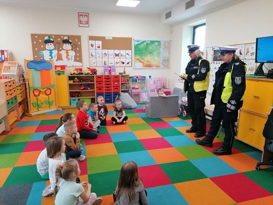  Grafika #1: GOŚCIE W PRZEDSZKOLU