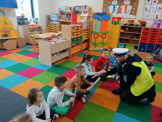  Grafika #5: GOŚCIE W PRZEDSZKOLU