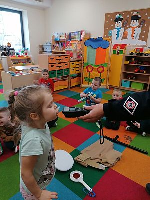  Grafika #9: GOŚCIE W PRZEDSZKOLU