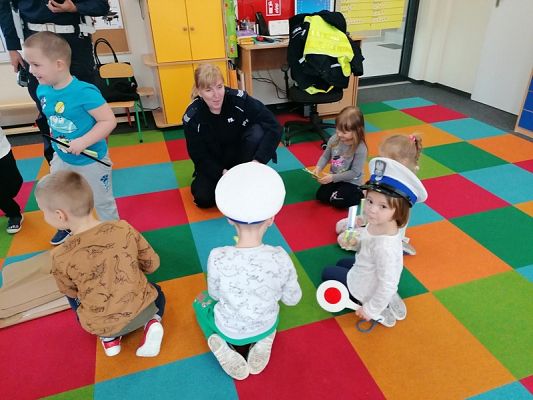  Grafika #14: GOŚCIE W PRZEDSZKOLU