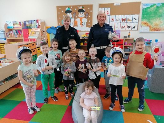  Grafika #18: GOŚCIE W PRZEDSZKOLU