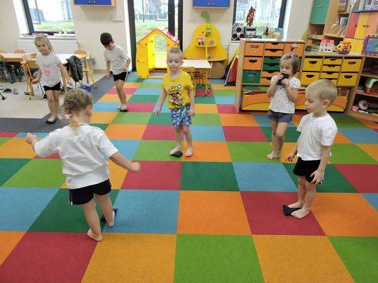  Grafika #1: CHCEMY BYĆ SPRAWNI I WYSPORTOWANI