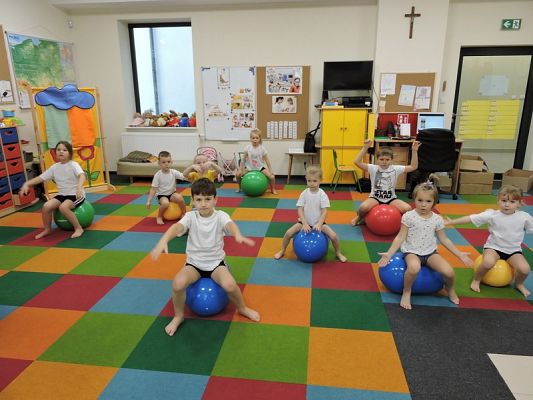  Grafika #4: CHCEMY BYĆ SPRAWNI I WYSPORTOWANI