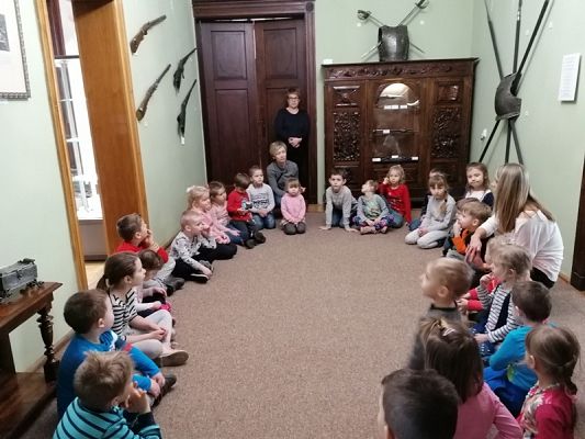  Grafika #0: Z wizytą w muzeum