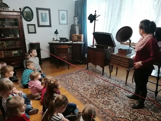  Grafika #9: Z wizytą w muzeum