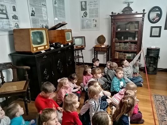  Grafika #12: Z wizytą w muzeum