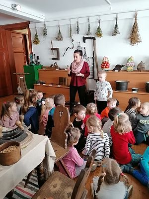  Grafika #11: Z wizytą w muzeum