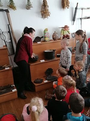  Grafika #3: Z wizytą w muzeum