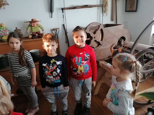  Grafika #6: Z wizytą w muzeum