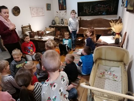  Grafika #8: Z wizytą w muzeum