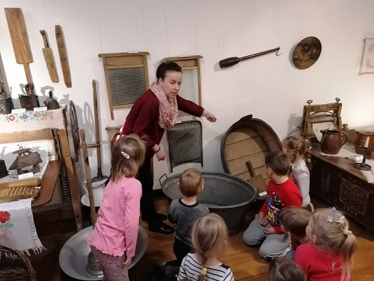  Grafika #5: Z wizytą w muzeum