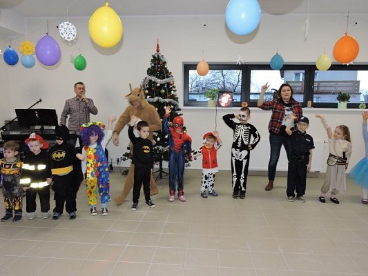  Grafika #43: Bale w Karnawale