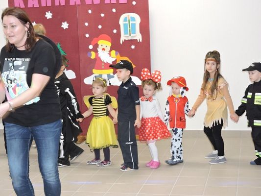  Grafika #76: Bale w Karnawale