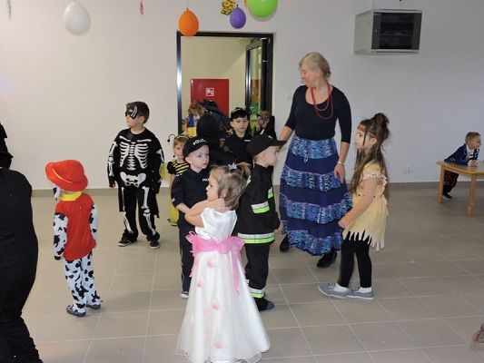  Grafika #35: Bale w Karnawale