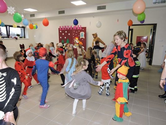  Grafika #94: Bale w Karnawale