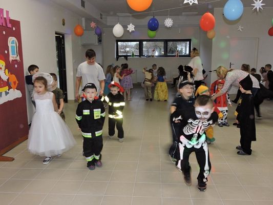  Grafika #38: Bale w Karnawale