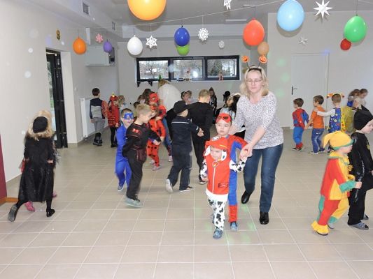  Grafika #80: Bale w Karnawale