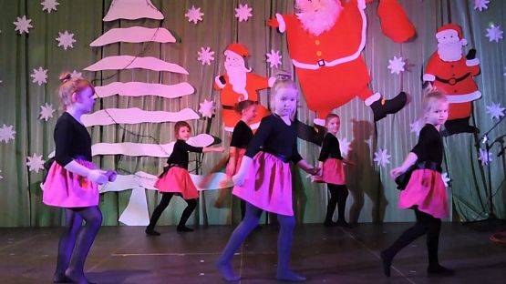  Grafika #4: KIERMASZ ŚWIĄTECZNY