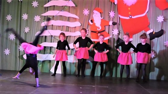  Grafika #6: KIERMASZ ŚWIĄTECZNY