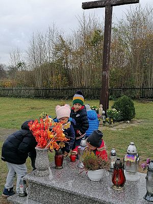  Grafika #3: Pamiętamy o tych, którzy odeszli