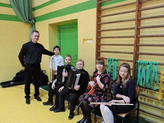  Grafika #3: Koncert muzyczny