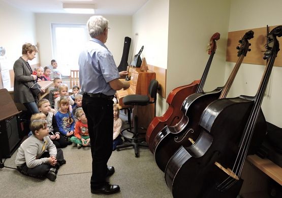  Grafika #2: W świecie muzyki