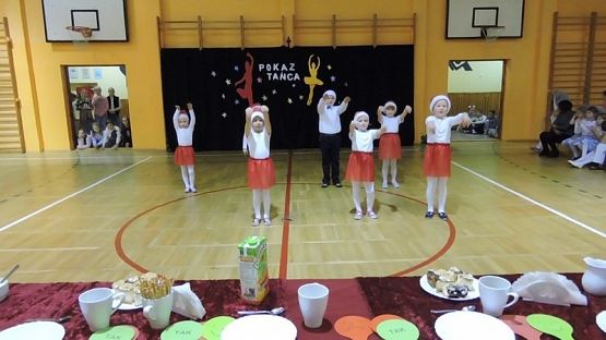  Grafika #1: Roztańczone przedszkolaki