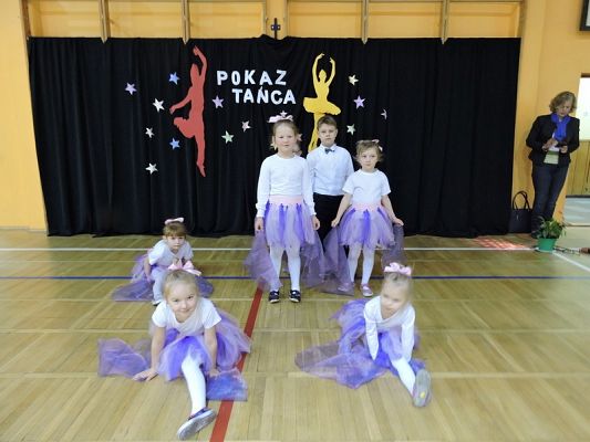  Grafika #0: Roztańczone przedszkolaki