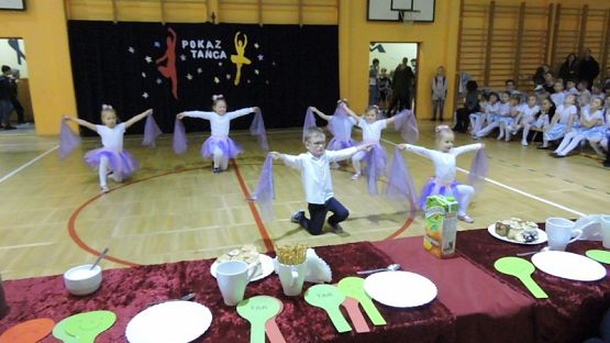  Grafika #4: Roztańczone przedszkolaki