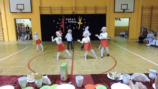  Grafika #7: Roztańczone przedszkolaki